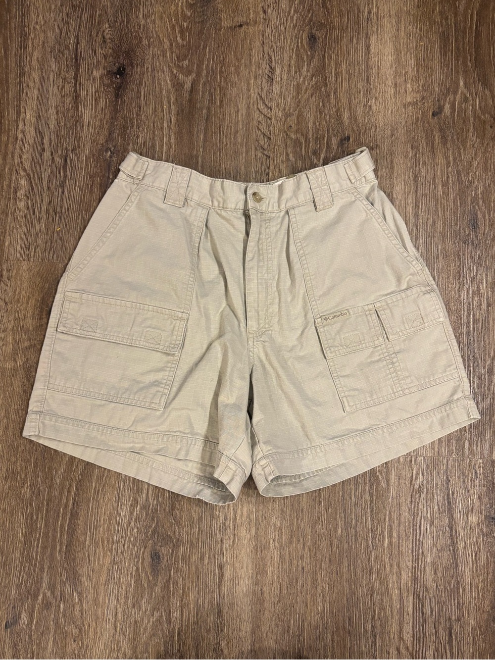 Columbia Vintage Beige 5” Women's Cargo Shorts Front Patch Pockets Hiking Camp